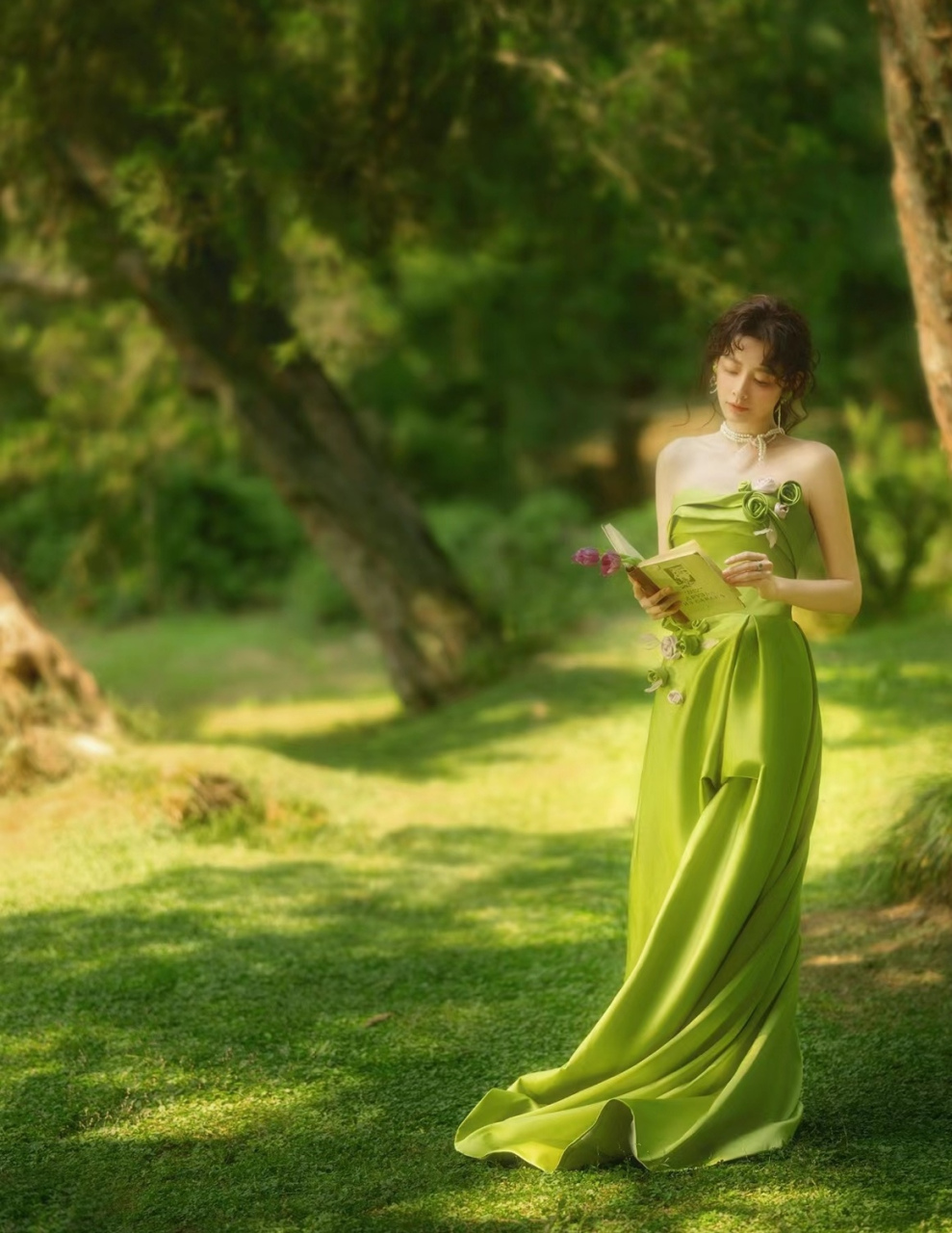 博主的风格介绍一套绿色婚纱裙,简单舒适绿色婚纱裙很独特呢05 绿色