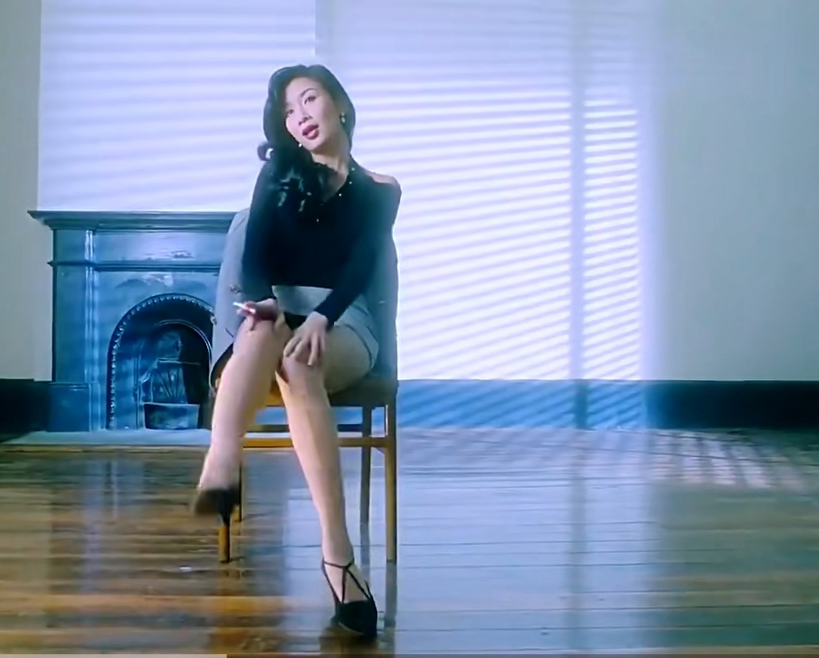 吴家丽经典剧照:风情万种