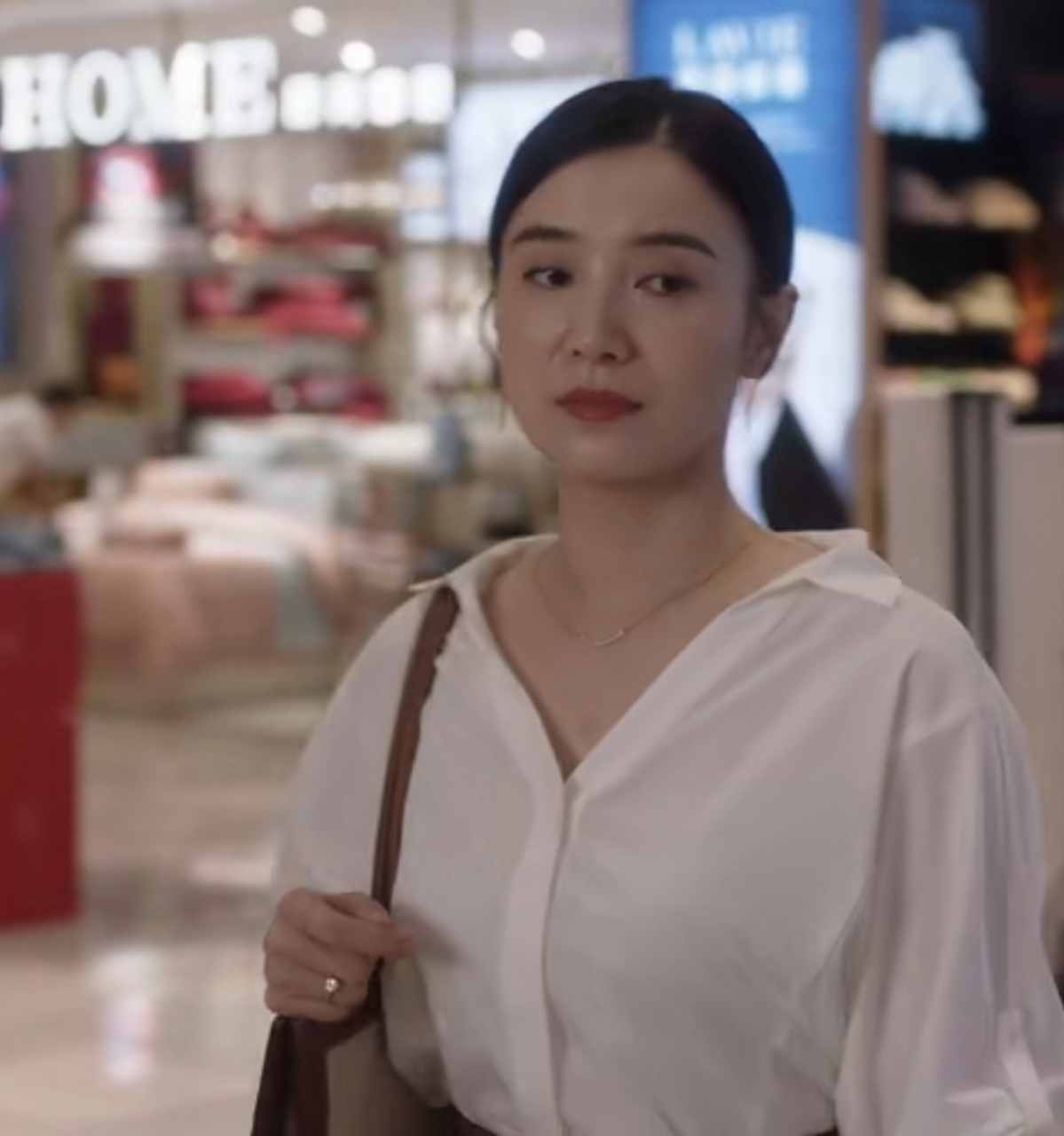 蒋欣40岁,171公分,宋佳43岁,173公分,看电视剧《小舍得》时一直感觉两