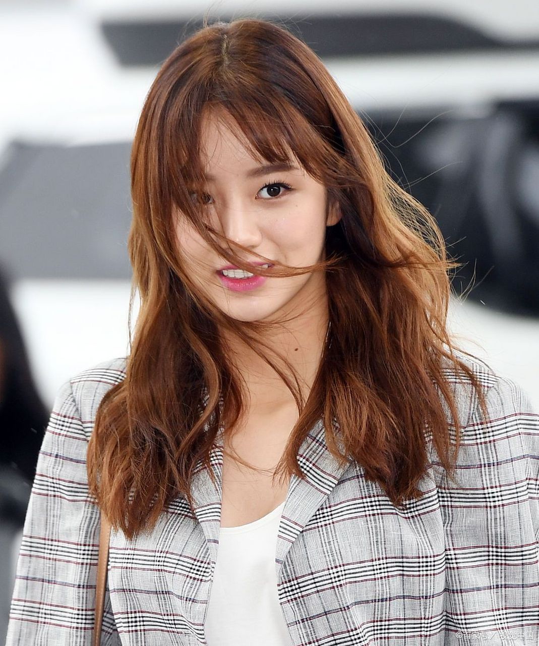 李惠利,这个名字仿佛一颗璀璨的星辰,在演艺界闪耀着独特的光芒.