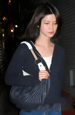 于文凤与丈夫跑到法院追8亿投资款,她离开周星驰后嫁入顶级豪门