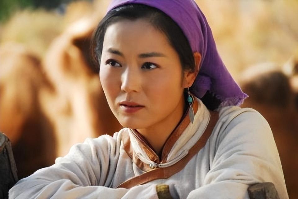 回顾王茜华我这辈子正确的决定就是45岁高龄为小丈夫生儿子
