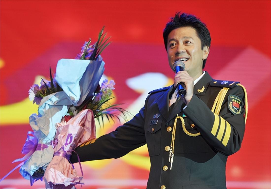 回顾蔡国庆22次登春晚拒绝那英迎娶圈外妻子如今儿子成骄傲