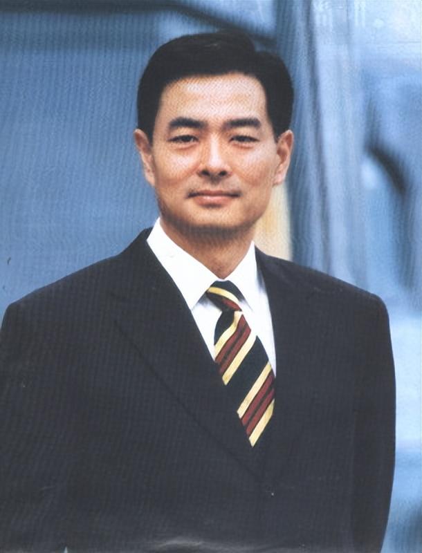 回顾濮存昕家人相继离世如今69岁我不敢老去还要照顾老母亲