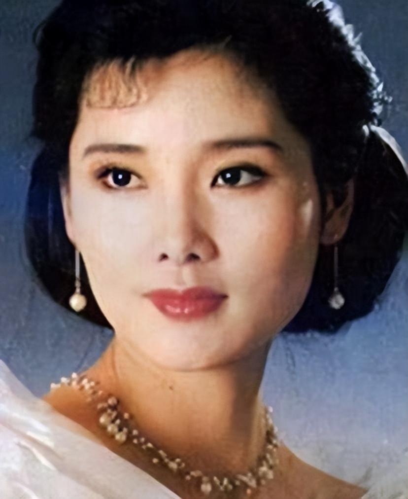 回顾何赛飞和初恋结婚不要彩礼让孩子随自己姓与老公恩爱34年