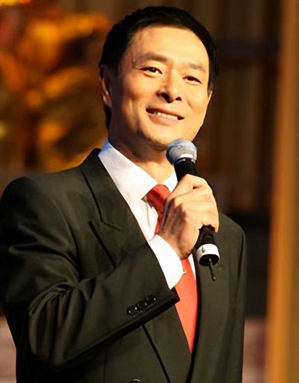 回顾濮存昕家人相继离世如今69岁我不敢老去还要照顾老母亲