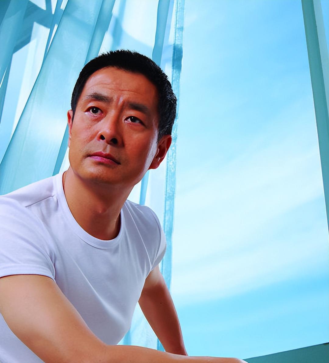 回顾濮存昕:家人相继离世,如今69岁我不敢老去,还要照顾老母亲