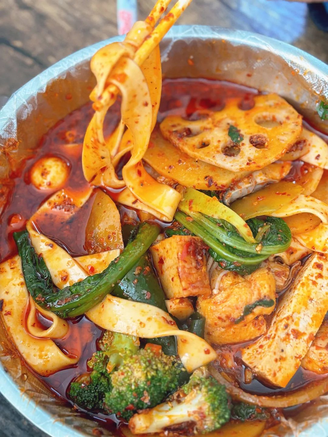 火爆全网的甘肃麻辣烫,到底啥味儿啊?随机香晕一位网友