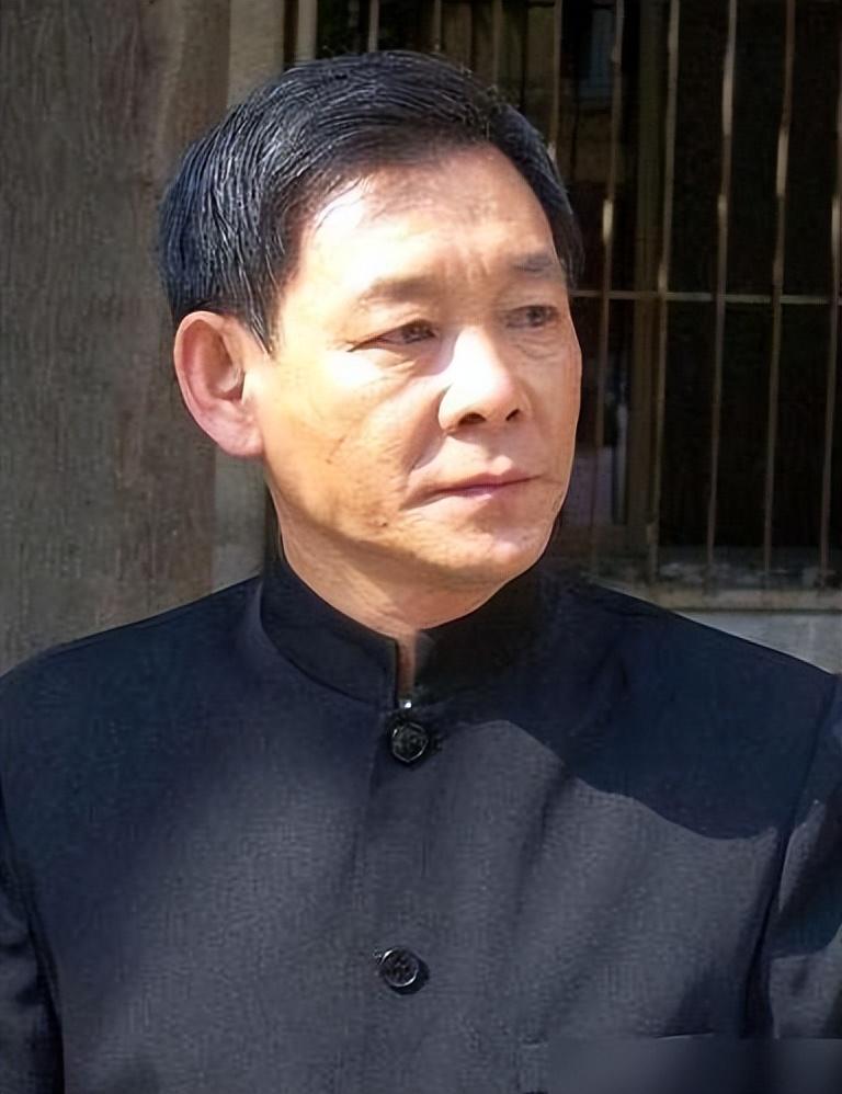 回顾李光复自小住北京四合院儿子手里几个亿为何77岁依旧拍戏