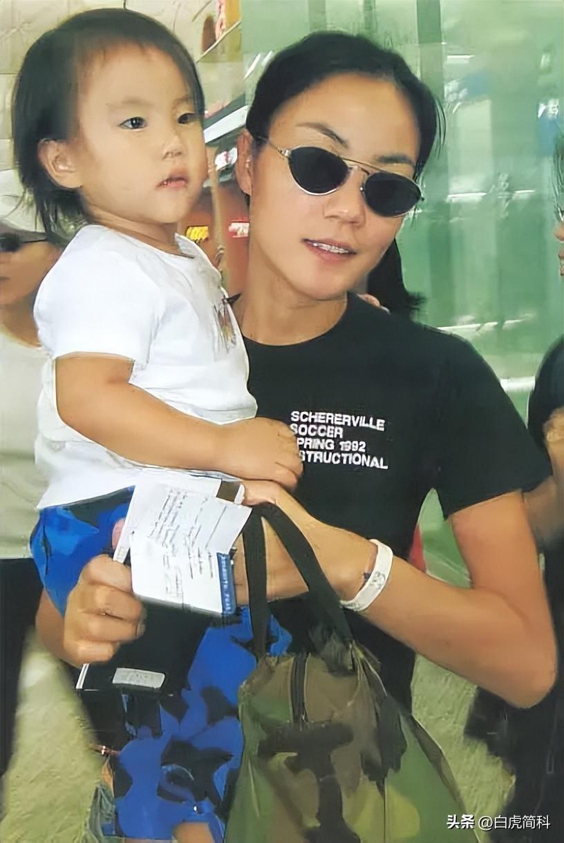 把两位前婆婆当成亲妈离婚后依然如同闺蜜王菲的格局不一般