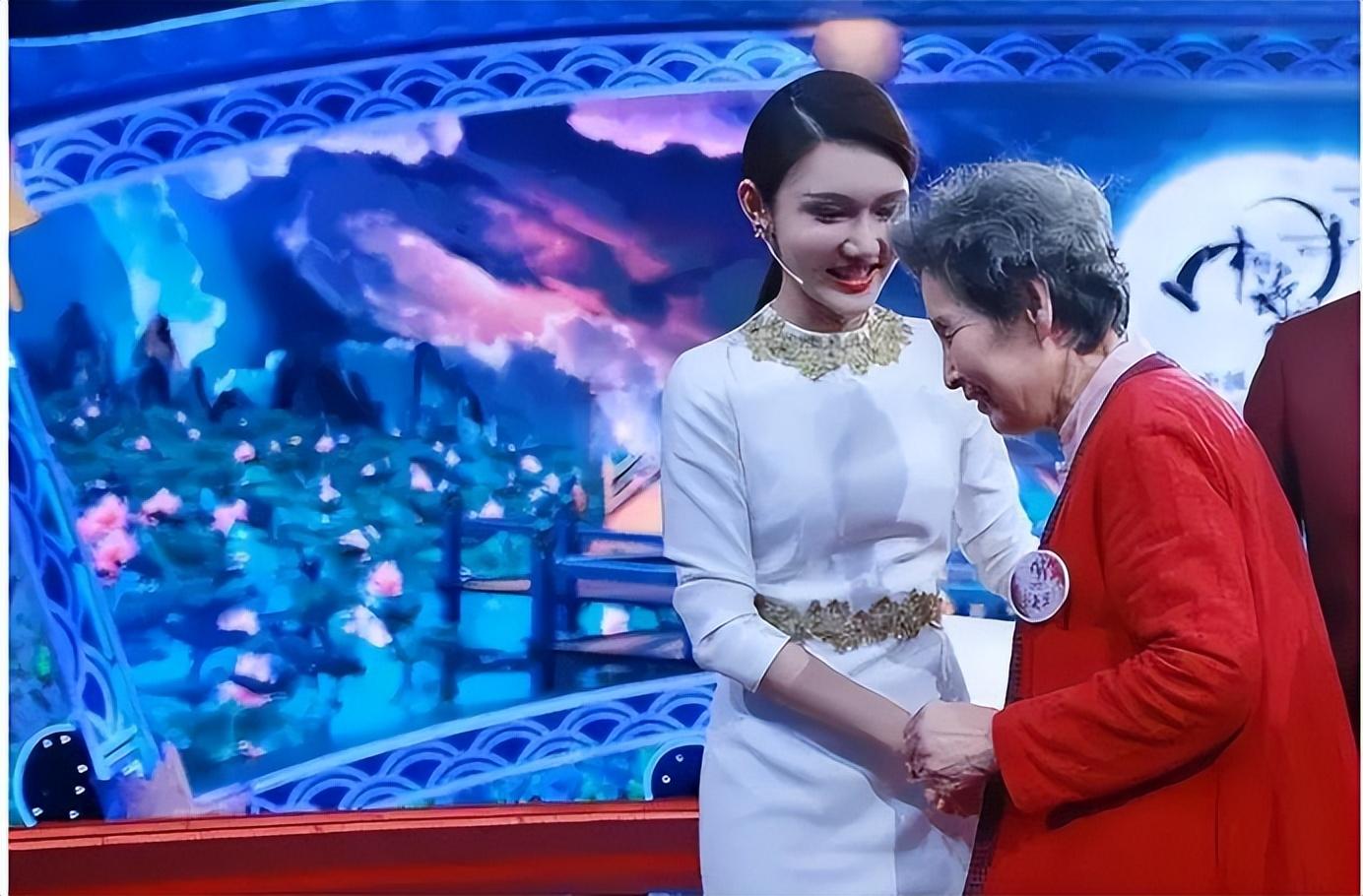 回顾央视主播龙洋自曝是月光族单身原因是择偶标准太高