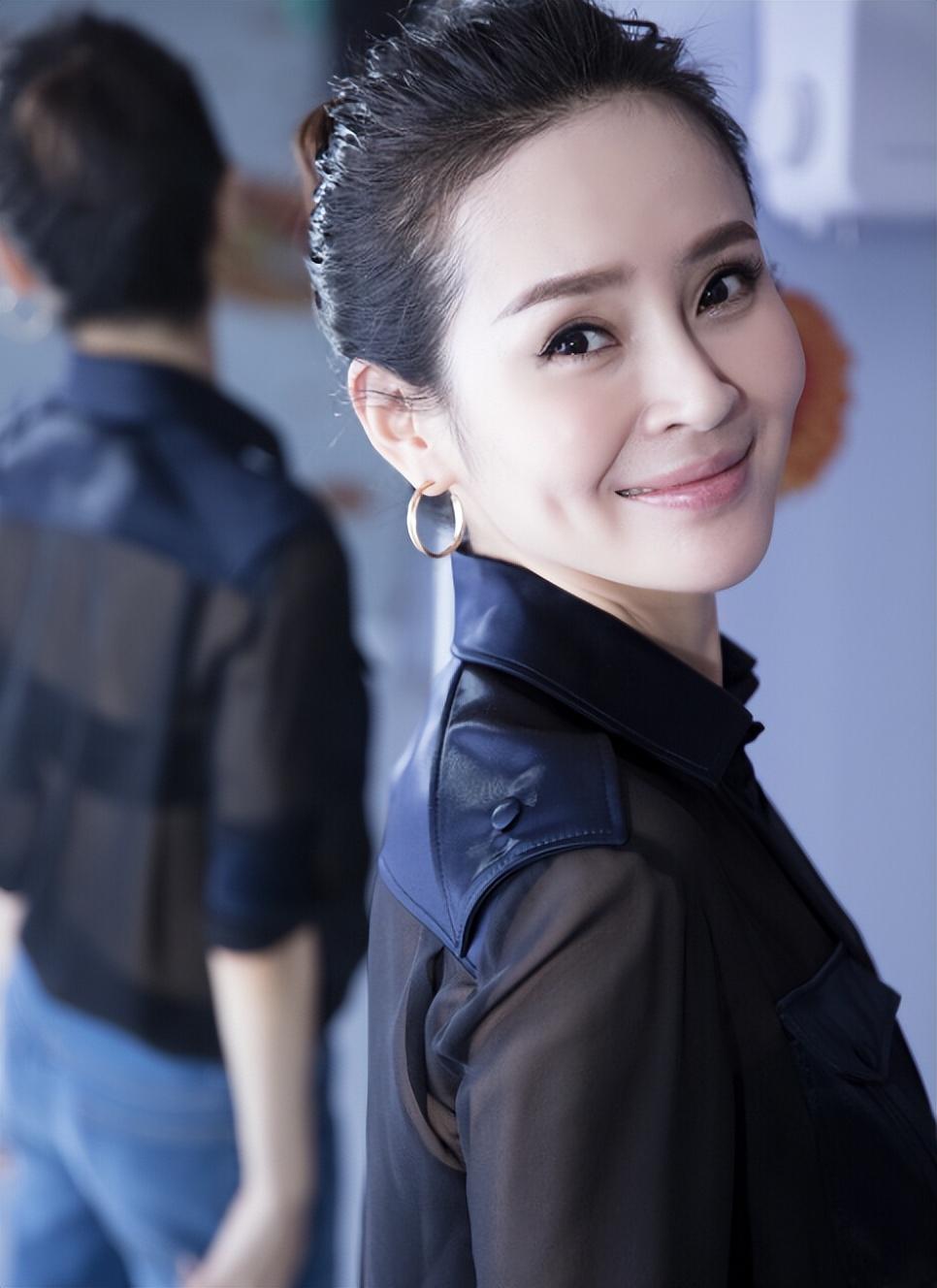 回顾于明加我这辈子正确的决定就是为普通丈夫生了两个女儿