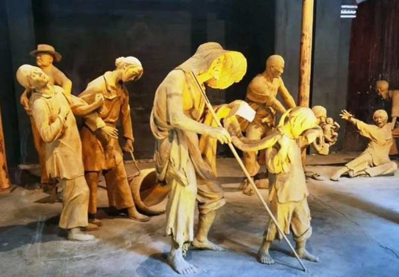 58年工人撬开刘文彩墓将其尸骨扔荒野4天后守墓人离奇去世