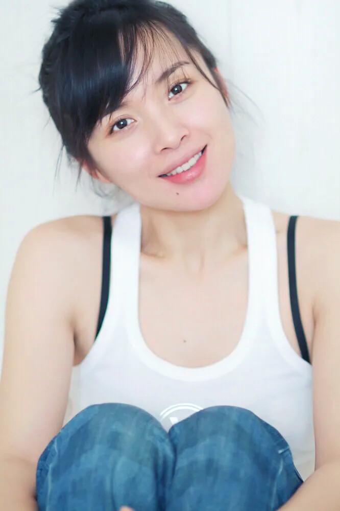 回顾颜丹晨比黄晓明成名早出道25年坚守底线如今成烂片配角