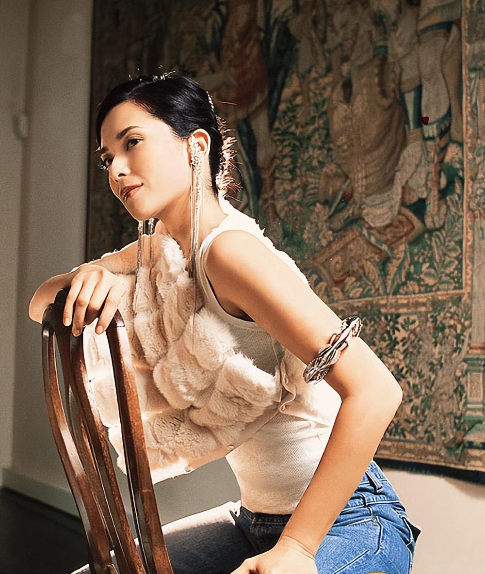 回顾女星郭羡妮嫁普通的河南小丈夫给农村公婆买房