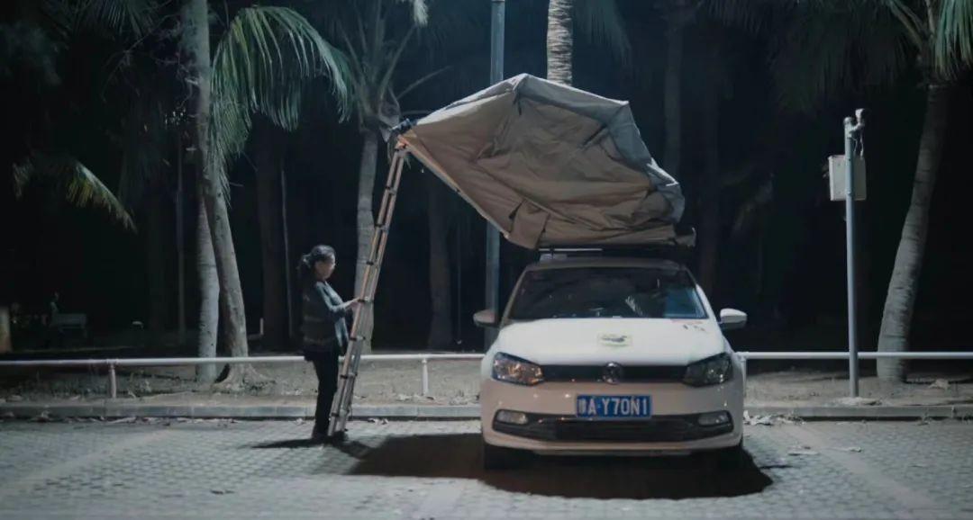 渐渐的,苏敏适应了这样的状态,开始享受属于自己的自由.