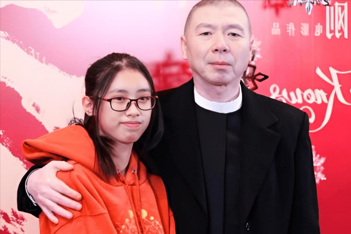 冯小刚深情寄语爱女徐朵18岁成人礼,网友:导演也有柔情时!