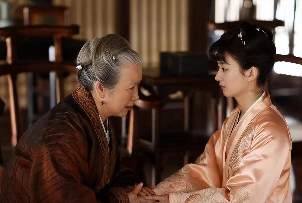 众所周知,赵丽颖的演技在85后女演员中名列前茅,这次与曹翠芬老师搭档