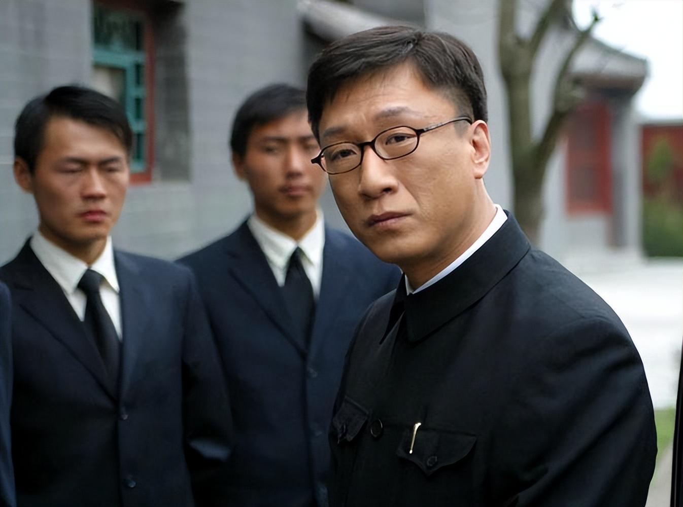 回顾孙红雷从无名走向有名后身陷移民风波如今53岁的他怎样了