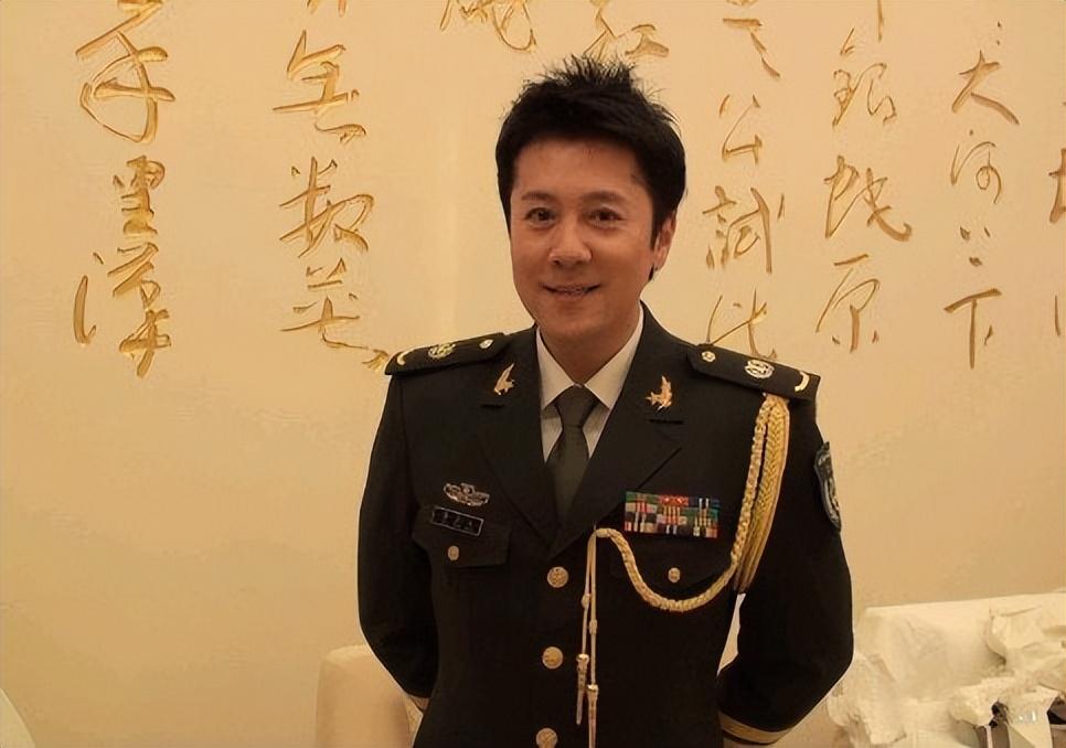 回顾蔡国庆22次登春晚拒绝那英迎娶圈外妻子如今儿子成骄傲