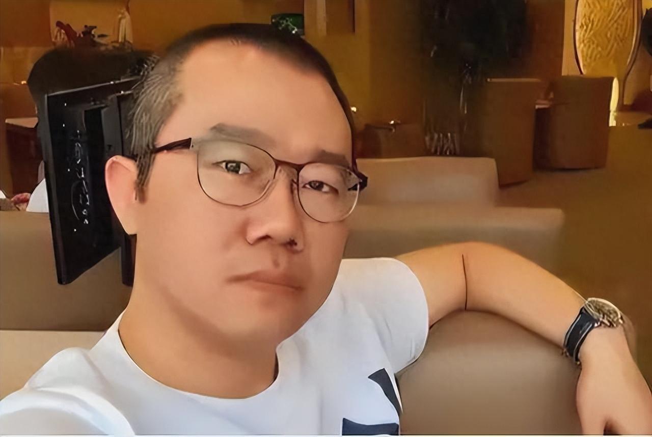 回顾涂磊从情感专家到伪君子涂磊走到这步究竟怪谁