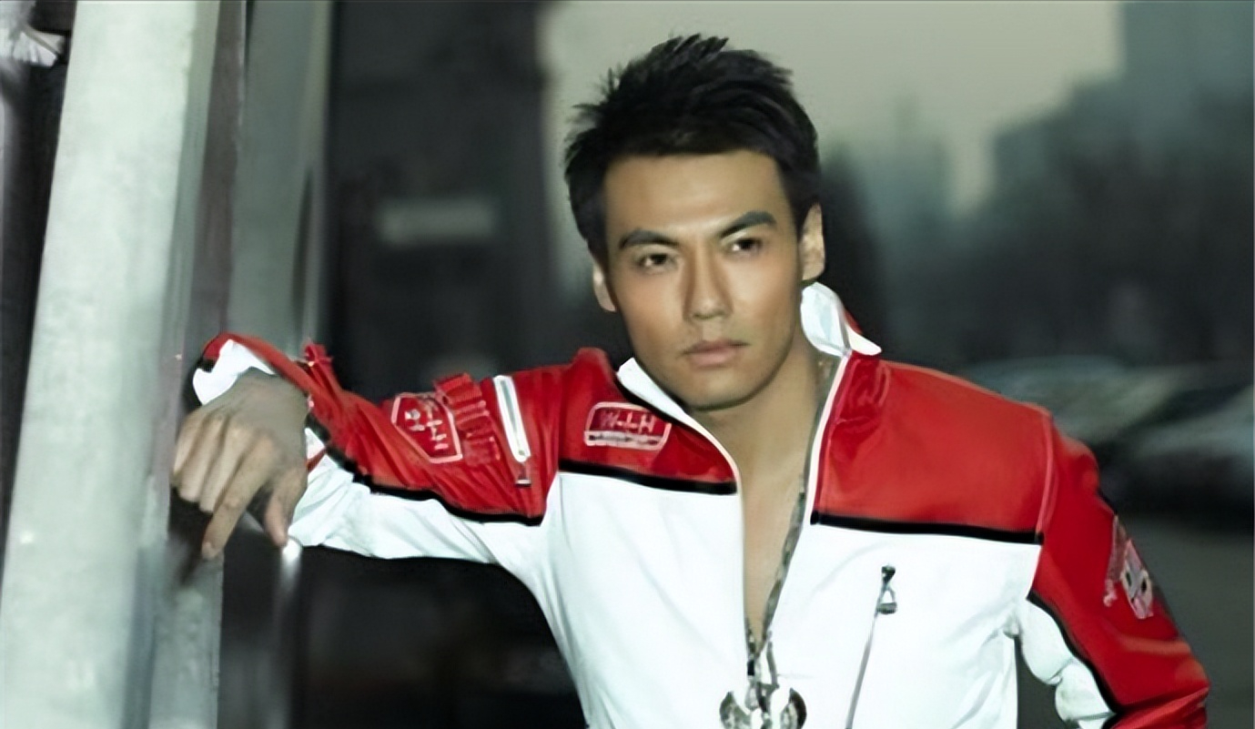 回顾乒坛美男子李富荣娶舞蹈演员为妻儿子是帅哥演员