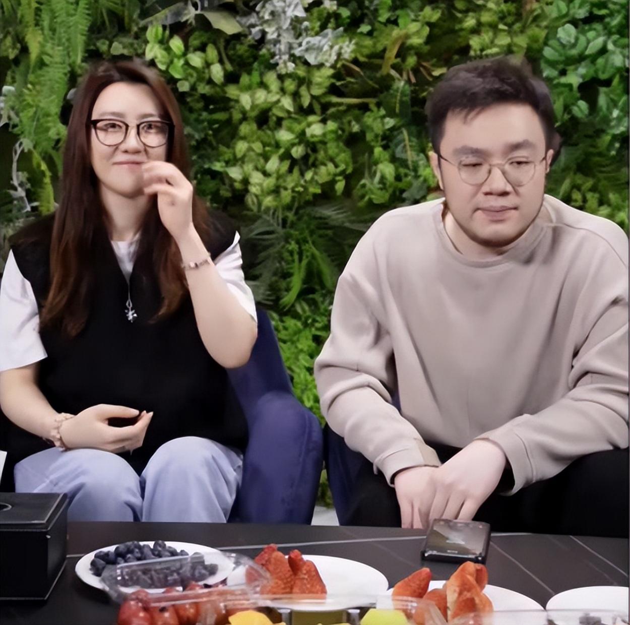 回顾王博谷我这辈子正确的决定就是给小7岁的老公巴图生2儿子