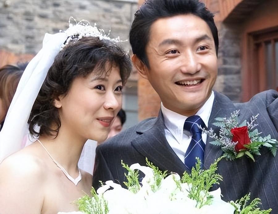 回顾涂松岩曾被富婆追求娶圈外普通妻子41岁老来得子很幸福