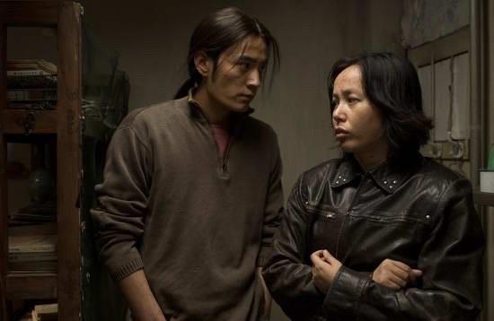 之后还与蒋雯丽一道去了一趟罗马电影节,角逐影帝奖杯,事业可谓如火如