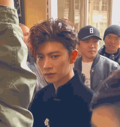 34岁任嘉伦他的危机才刚刚开始