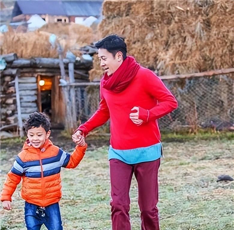 回顾蔡国庆22次登春晚拒绝那英迎娶圈外妻子如今儿子成骄傲