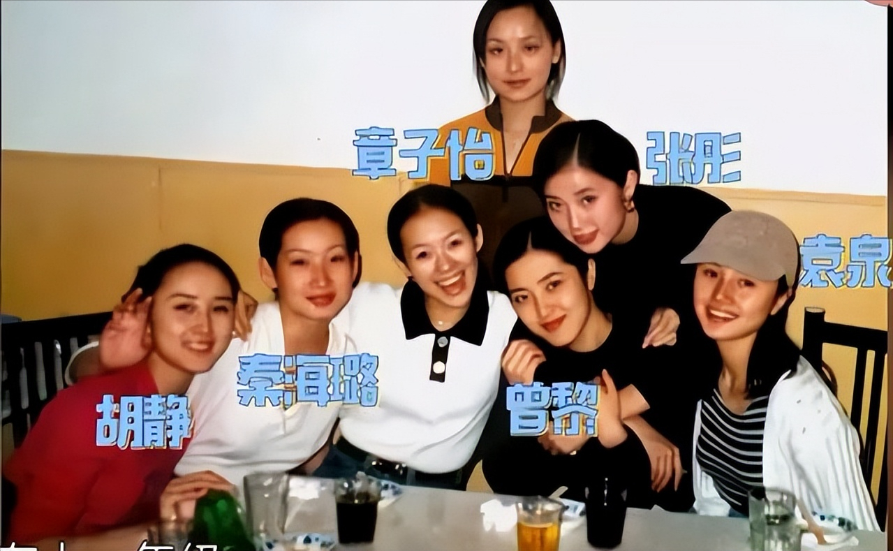 每天王新军一边照顾孩子,一边开导秦海璐.