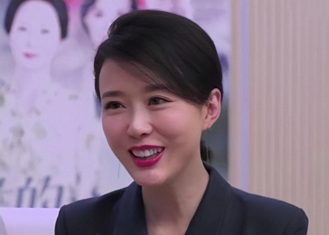 回顾颜丹晨比黄晓明成名早出道25年坚守底线如今成烂片配角