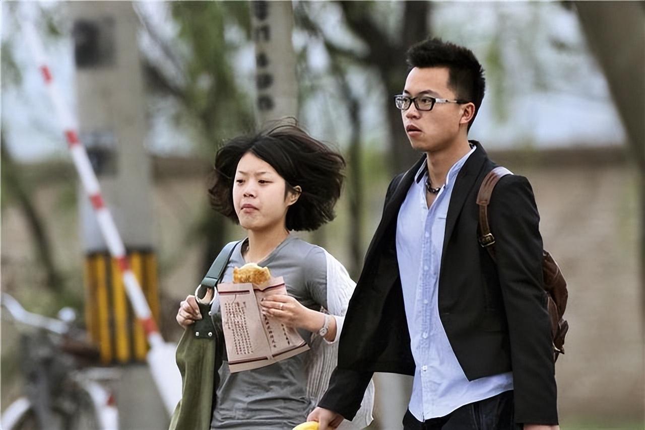 回顾64岁老人北漂11年掏马桶摆摊做保洁攒300万为儿买房