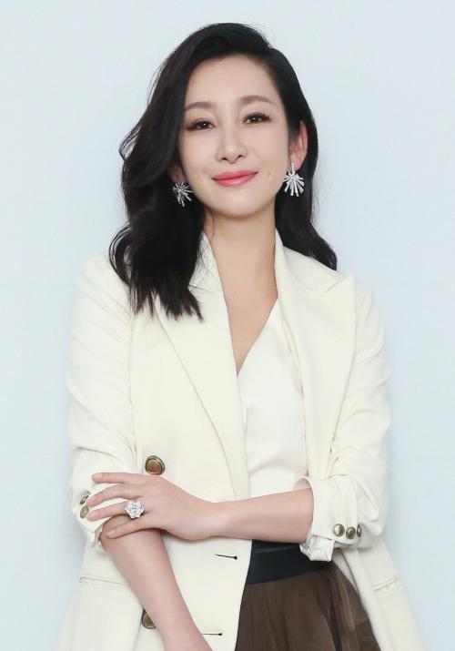 回顾秦海璐给单眼皮上千万保险?产下"巨婴症"儿子,险