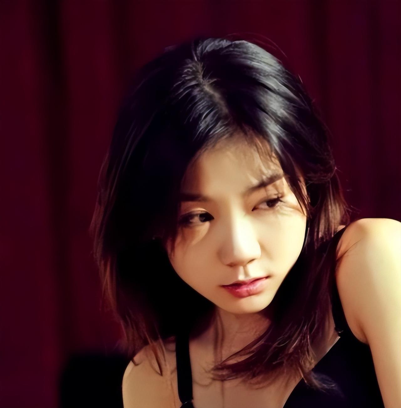 回顾90后人大才女苏紫紫不顾批评做人体模特如今怎样了