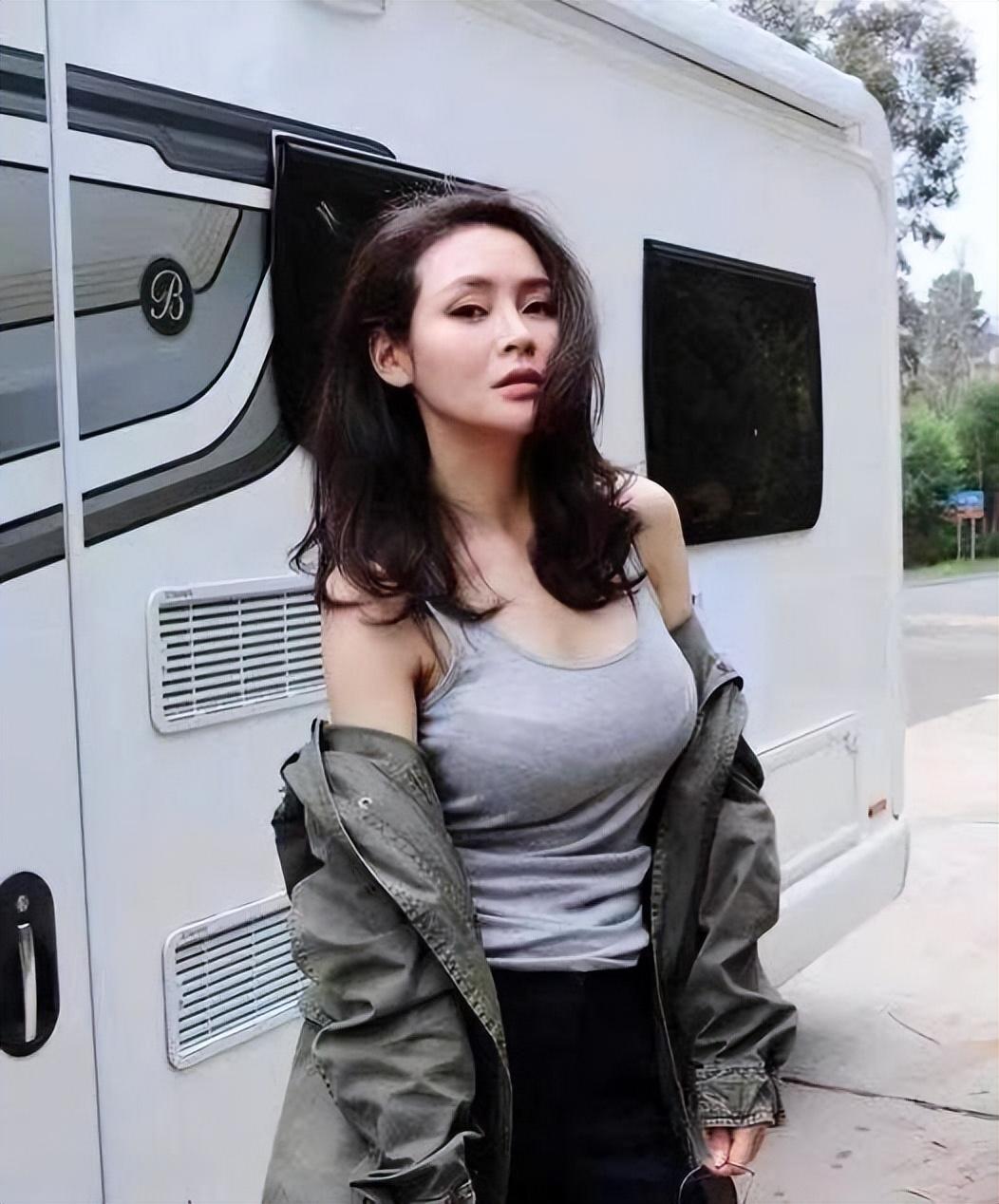 回顾于明加:我这辈子正确的决定,就是为普通丈夫生了两个女儿