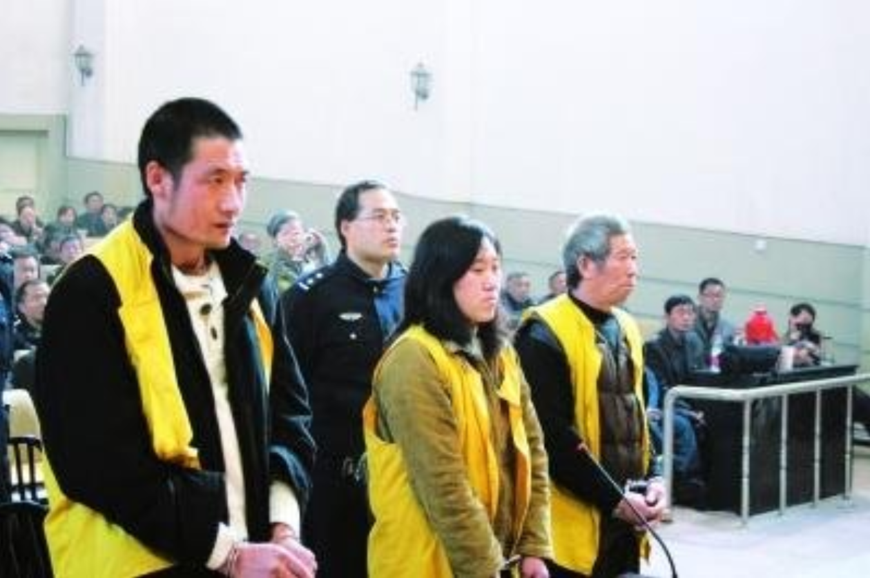 原来,何明明曾在浙江做过厨师,于来友是他的师傅,何明明很听他的话