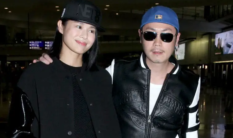 回顾胡杏儿与黄宗泽分手后嫁给富一代四年生三胎的她幸福吗