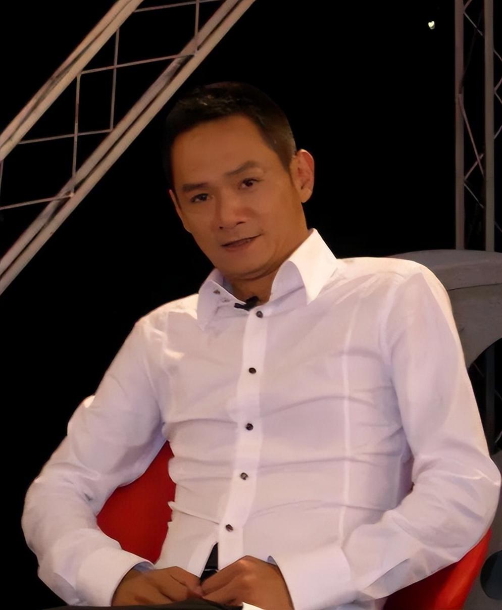 回顾演员果靖霖:妻子在他怀里去世后,至今未娶,现在过得怎样?