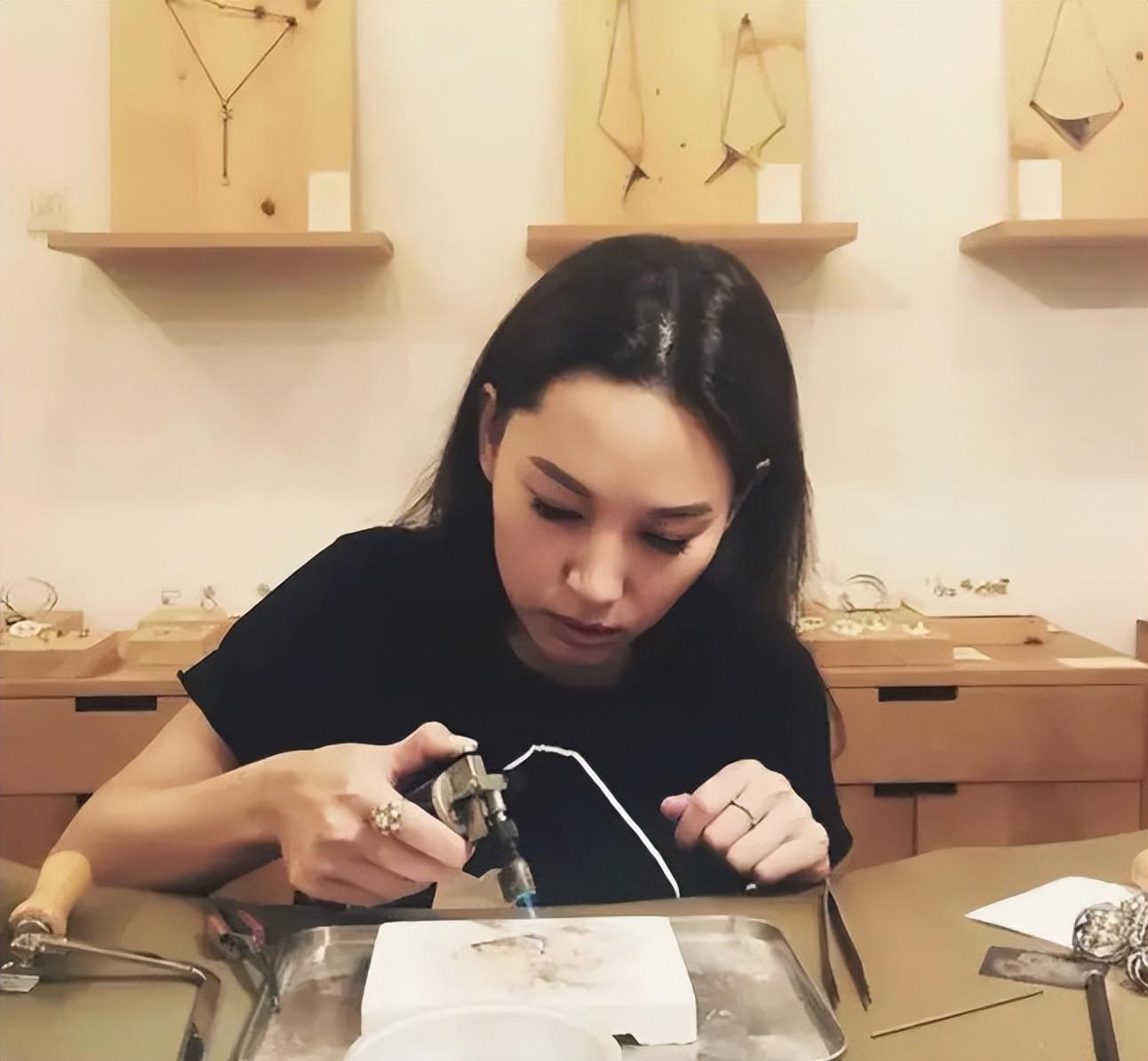 回顾徐子珊卖房卖车去读书的她是看清现实还是人间清醒