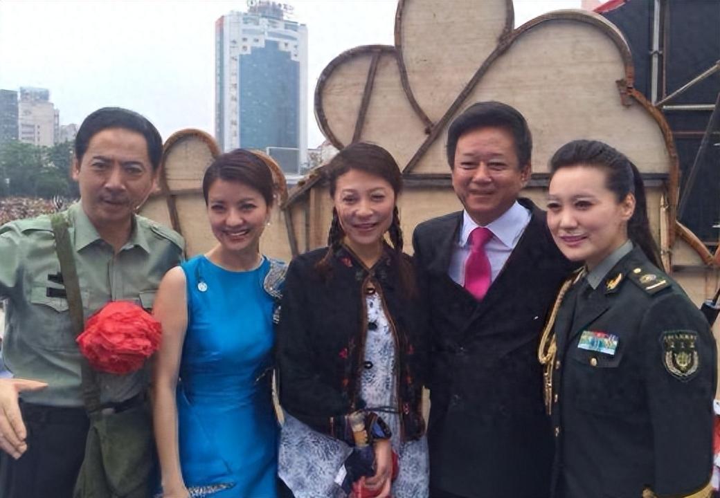 回顾谭晶我这辈子正确的决定就是为科学家丈夫生一对双胞胎