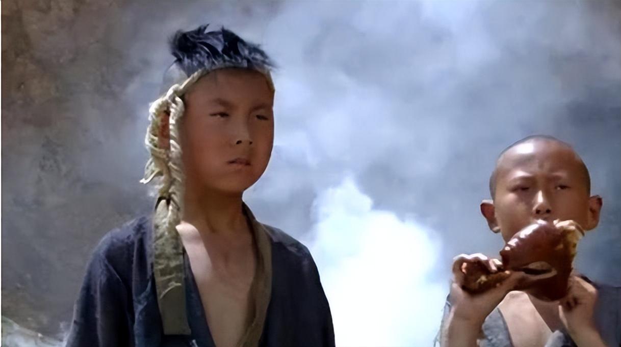 朱元璋半夜批奏折婢女端来一碗热粥朱元璋粥可留人斩了