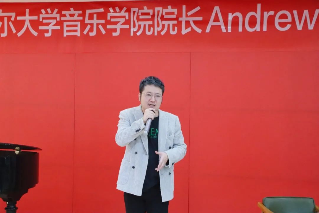 热烈欢迎英国赫尔大学音乐学院院长来访我校