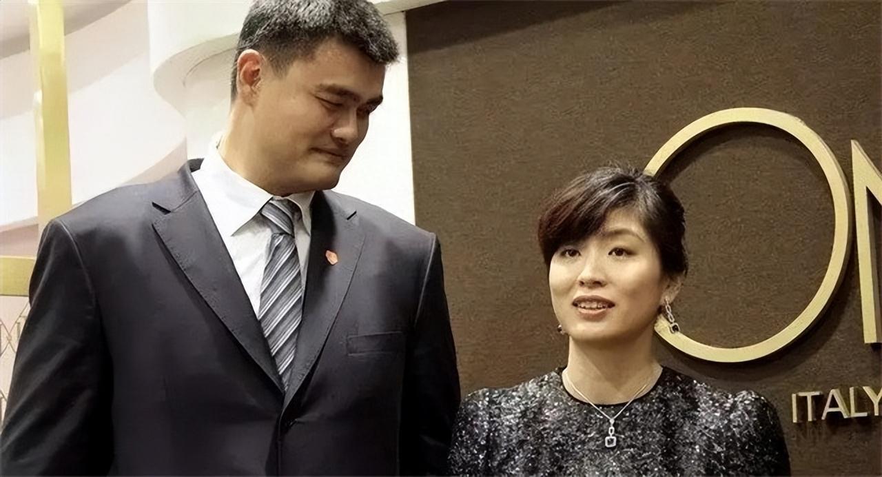 回顾姚明42岁妻子风韵犹存13岁女儿身高近2米成为人生赢家