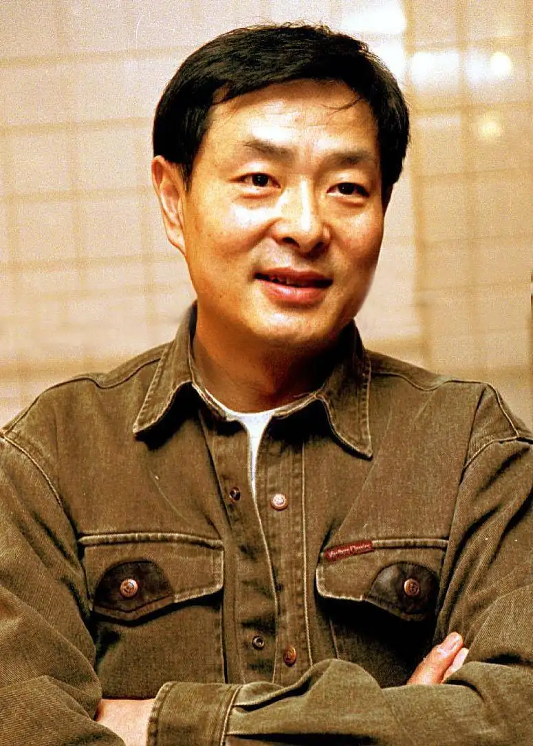 回顾濮存昕家人相继离世如今69岁我不敢老去还要照顾老母亲