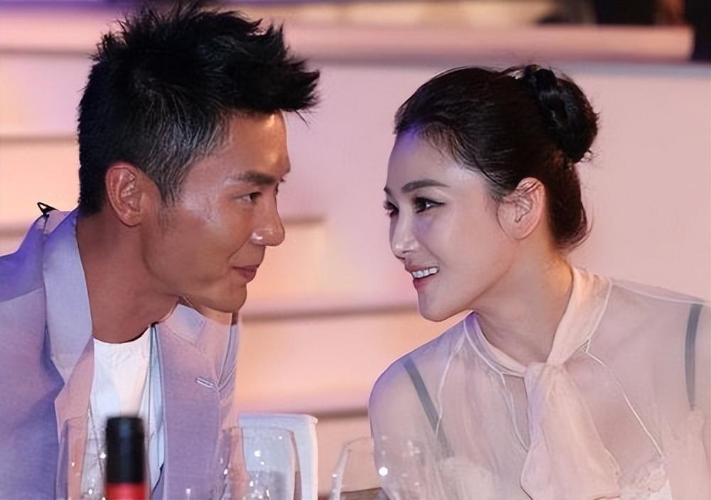 张馨予从出道身上就有一些不好的标签:绯闻男友,大尺度……甚至,被