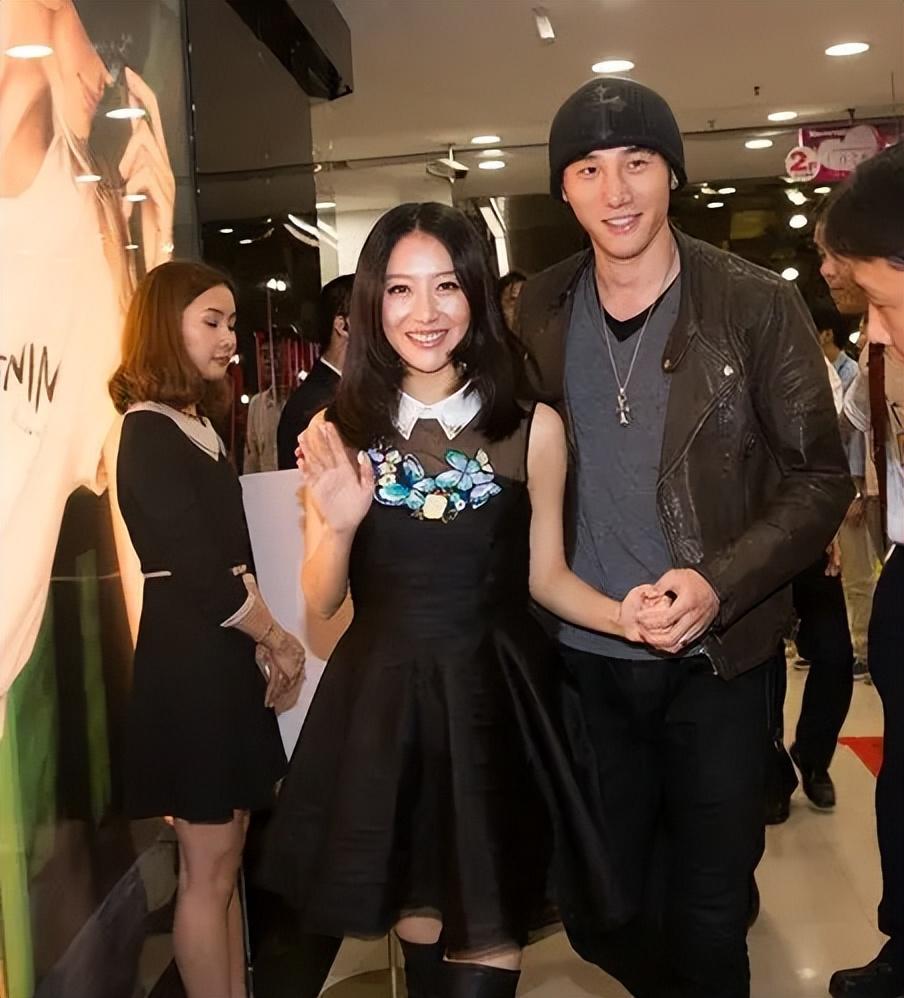 回顾白冰曾被成龙提携英皇力捧如今成为单身妈妈她经历了什么