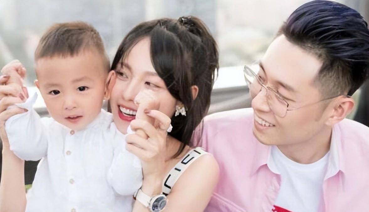 回顾张嘉倪两次被男人背叛二胎换不回一场婚礼离婚后靠美貌翻身