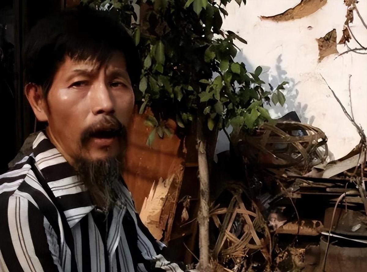 纪实江西拾荒老人沉迷绘画40年妻子携子离开专家水平一般